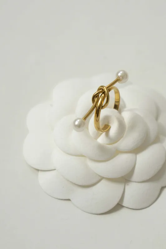 KNOT RING WITH DOUBLE PEARL made by La comet