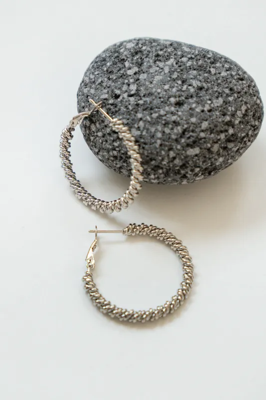 LARGE TWISTED BRAID HOOP EARRINGS // SILVER made by La comet