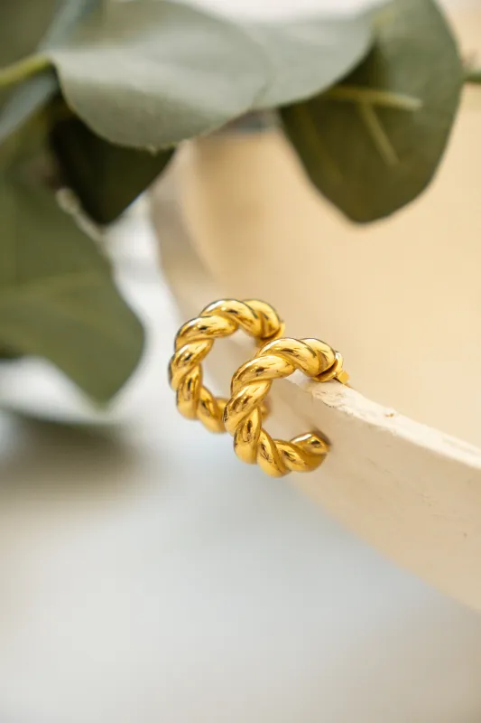BOLD TWISTED HOOP EARRINGS // GOLD made by La comet