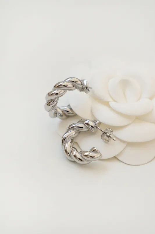 BOLD TWISTED HOOP EARRINGS // SILVER made by La comet