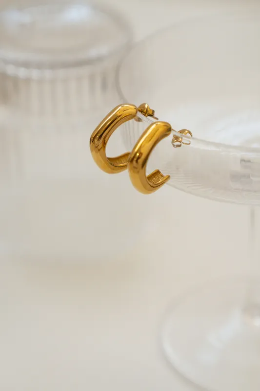 SEMI HOOP EARRINGS WITH NUT // GOLD made by La comet