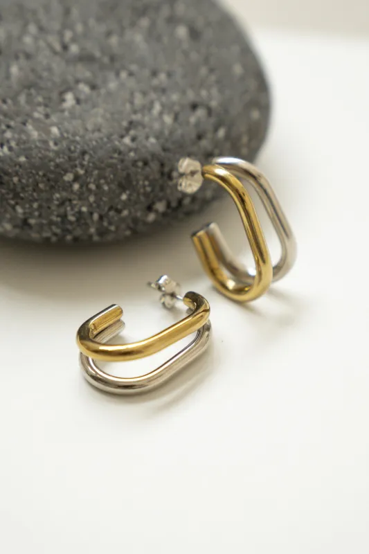 TWO-TONE OVAL HOOP EARRINGS made by La comet