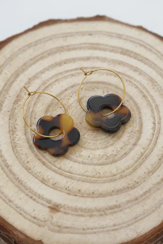 TORTOISESHELL FLOWER HOOP EARRINGS made by La comet