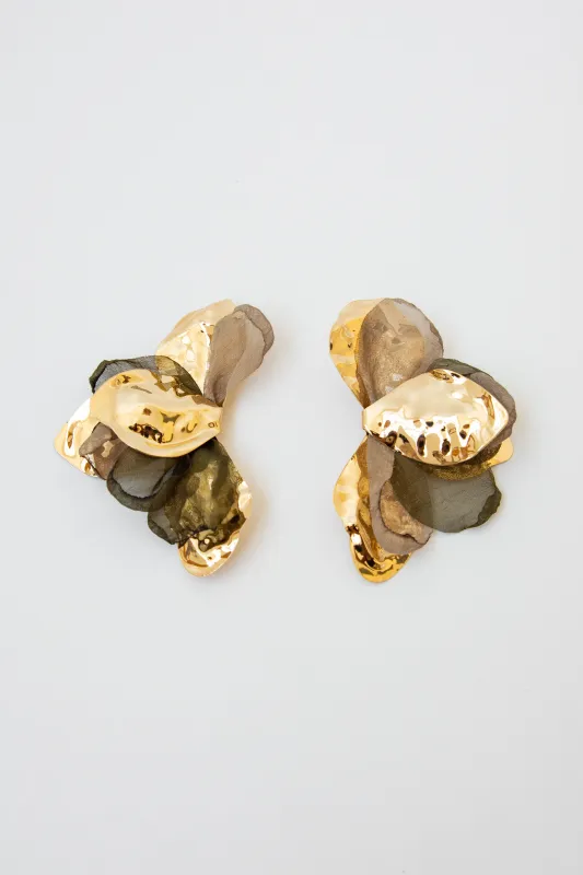 MAGNOLIA EARRINGS // TAUPE made by La comet