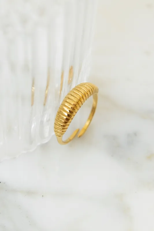 STRIPED ENGRAVED VOLUME RING made by La comet