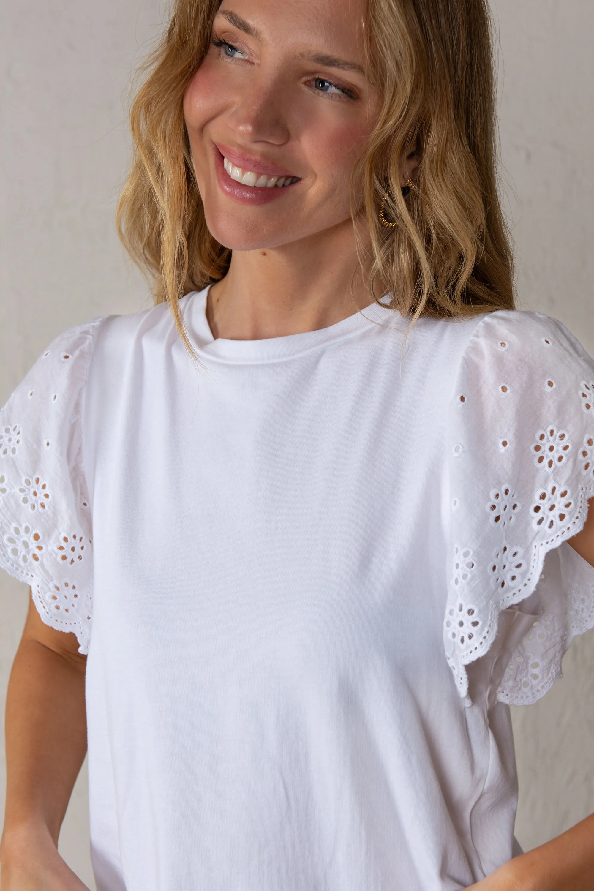 JULIET T-SHIRT // WHITE sold by La comet product image thumbnail 2