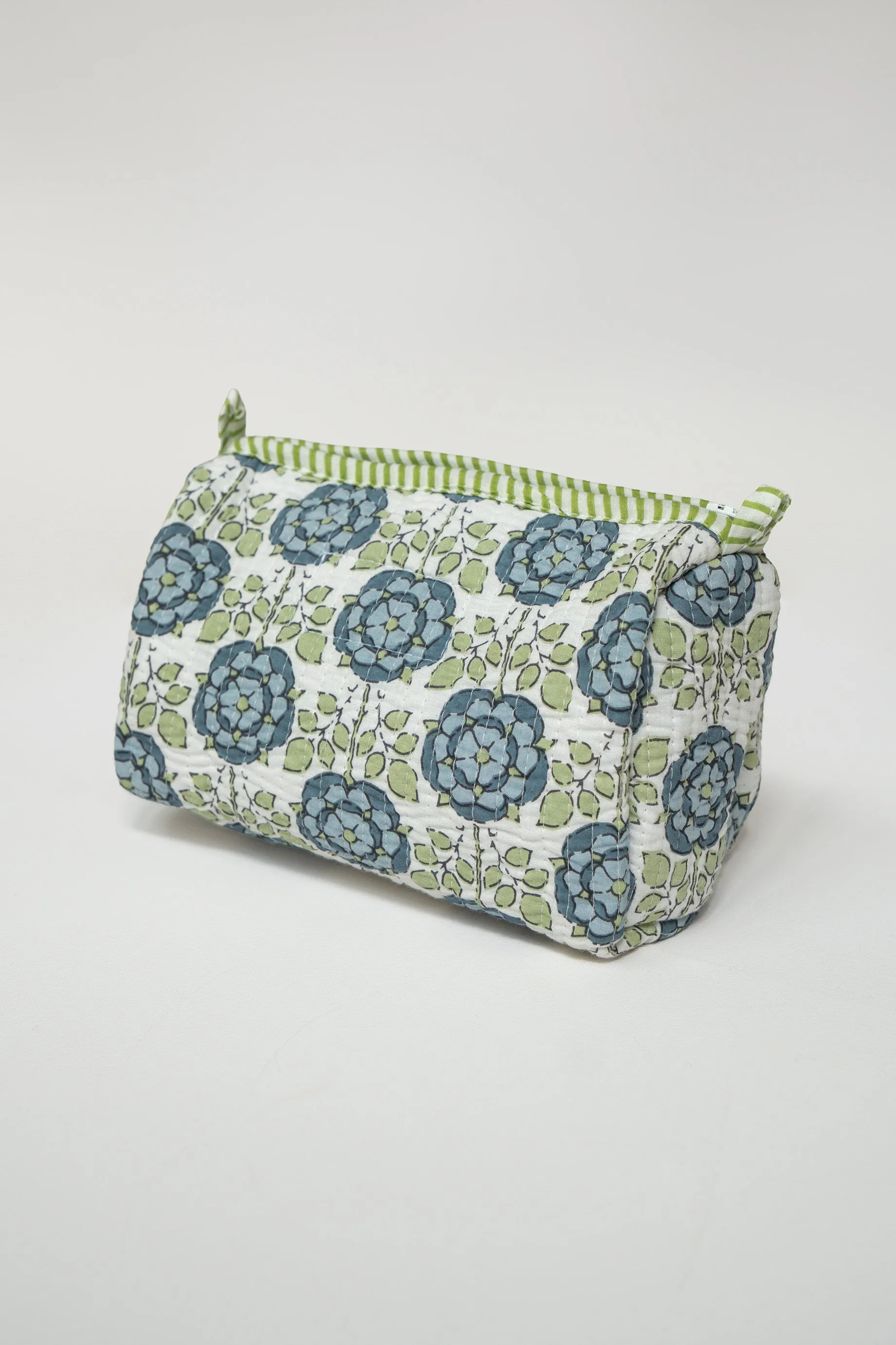 MEDIUM TOILETRY BAG // BLUE FLOWERS sold by La comet product image thumbnail 2