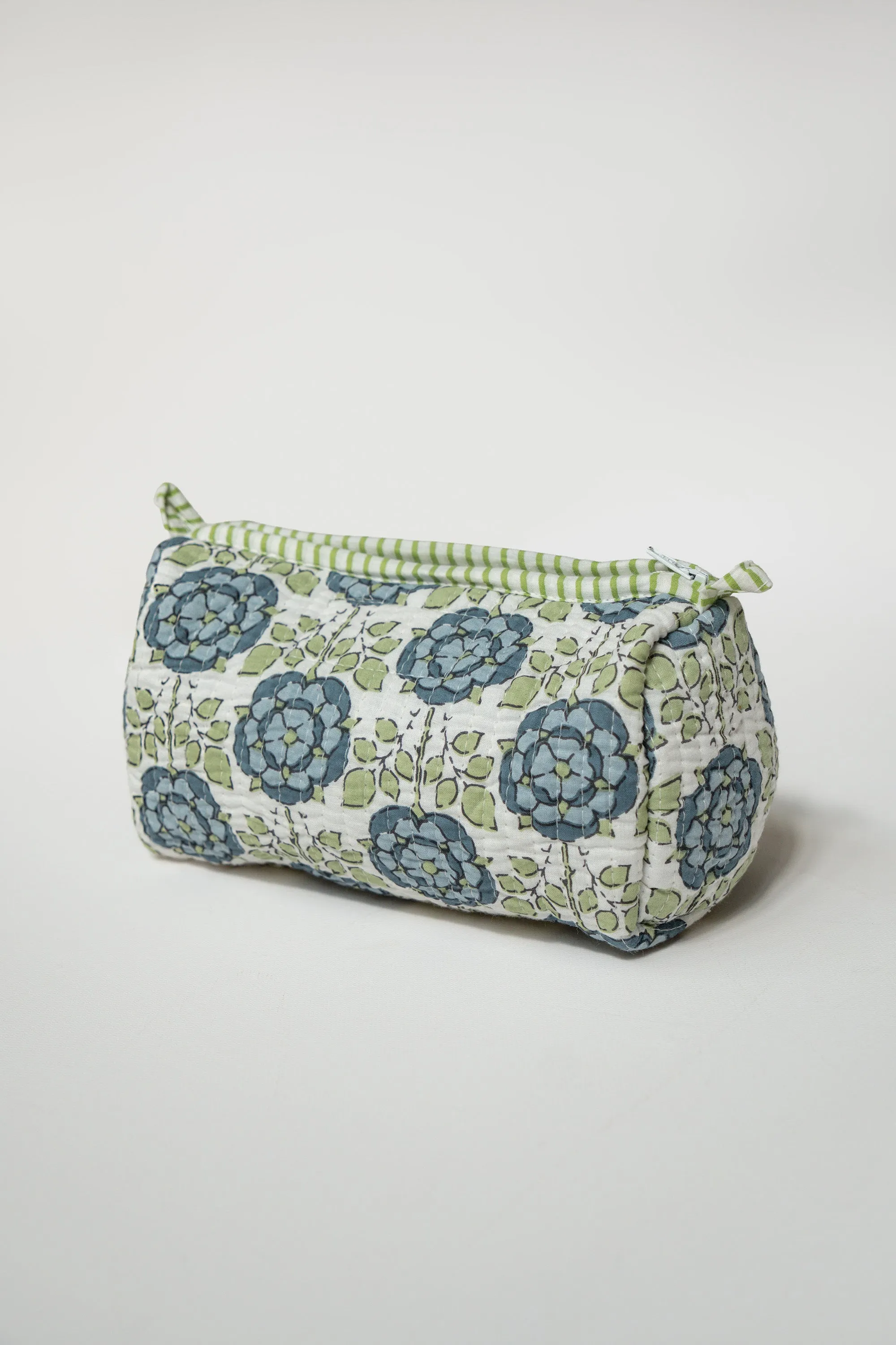 SMALL TOILETRY BAG BLUE FLOWERS sold by La comet