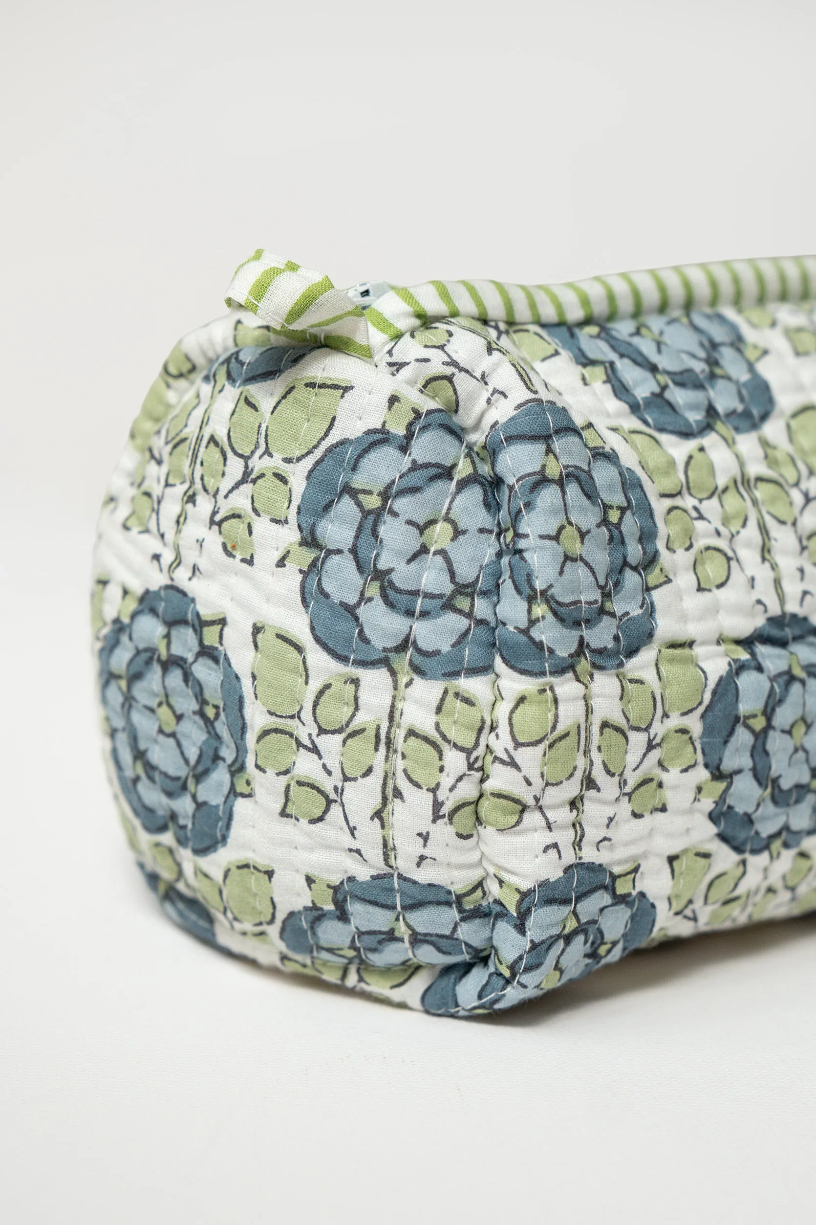 SMALL TOILETRY BAG BLUE FLOWERS sold by La comet product image thumbnail 2
