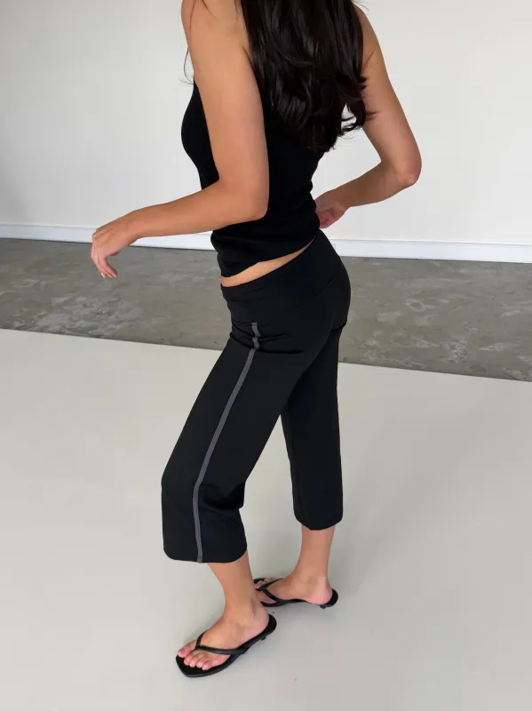 Signature Capri - Black made by Other Normal