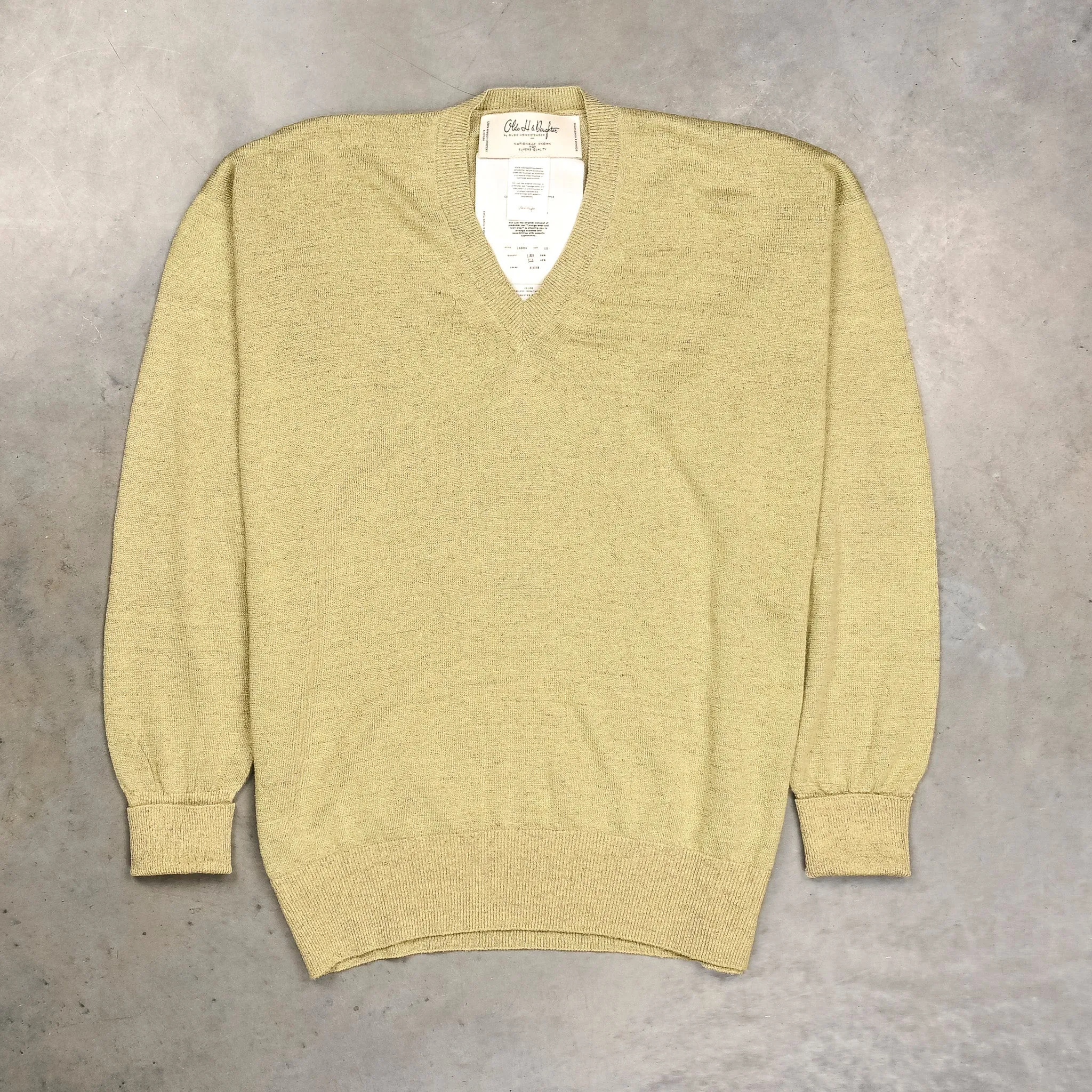 Olde H & Daughter Linen Silk Plain Stitch V-Neck Meadow sold by Frans Boone product image thumbnail 3