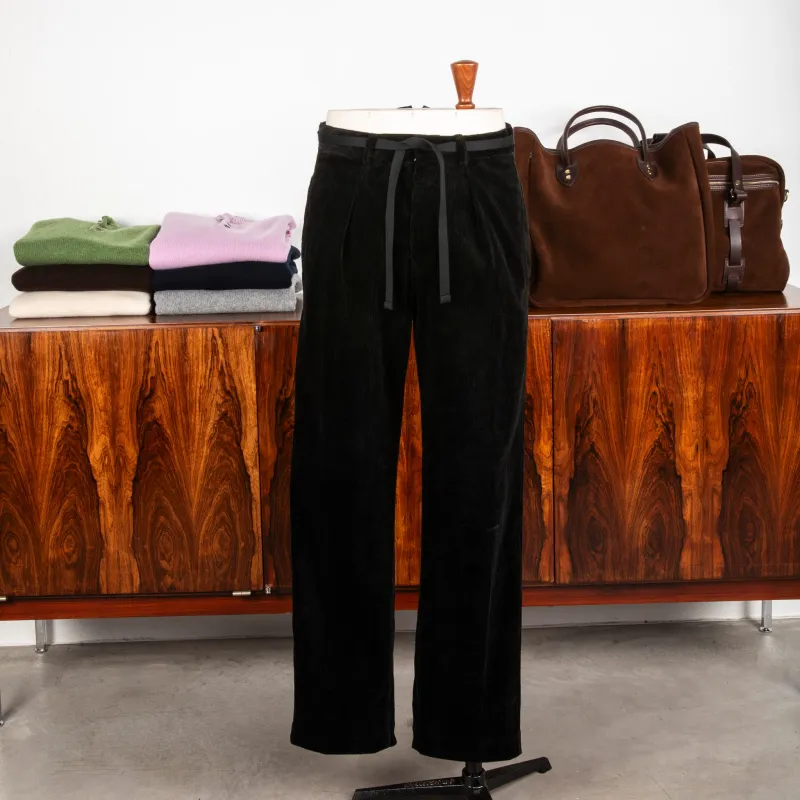 Cohérence Alain 10-Wale Corduroy Trousers Black made by Frans Boone