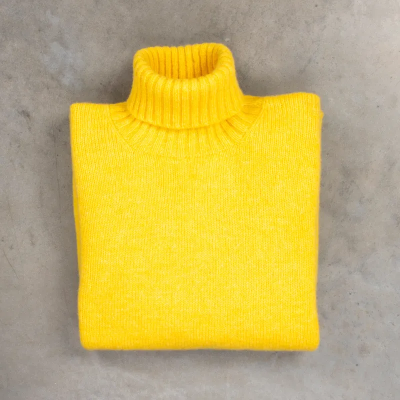 Laurence J. Smith Super Soft Seamless Roll Neck Pullover Lemon Zest made by Frans Boone