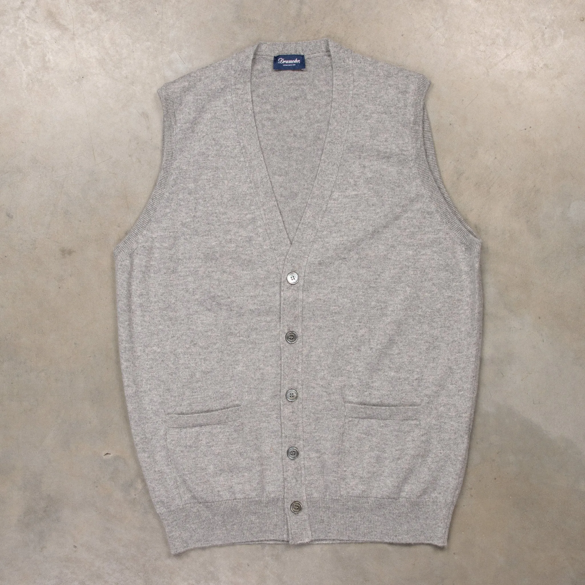 Drumohr Cashmere Gillet con Bottoni Grigio Chiaro sold by Frans Boone product image thumbnail 2