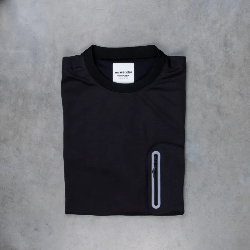 And Wander Seamless SS T Black made by and WANDER