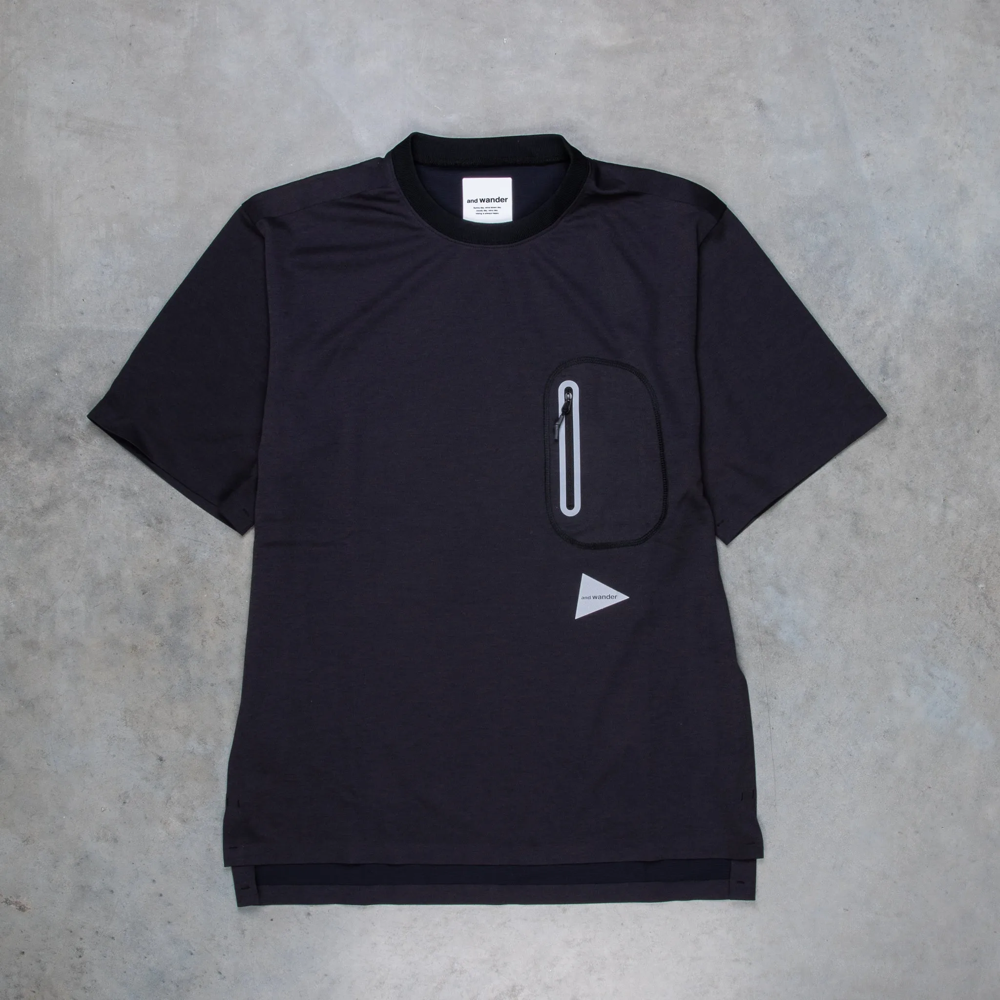 And Wander Seamless SS T Black sold by Frans Boone product image thumbnail 2