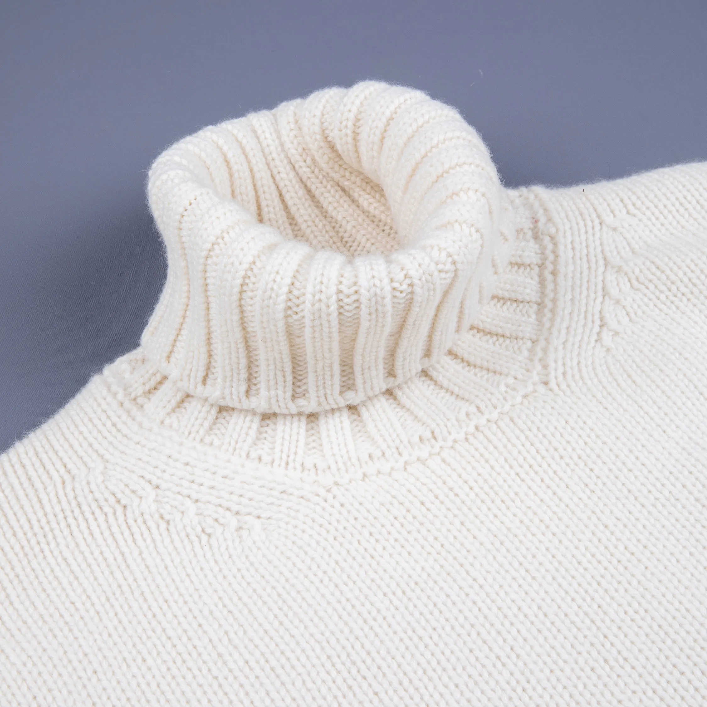 Drumohr Cashmere Tre Fili Dolcevita Bianco Garza sold by Frans Boone product image thumbnail 3