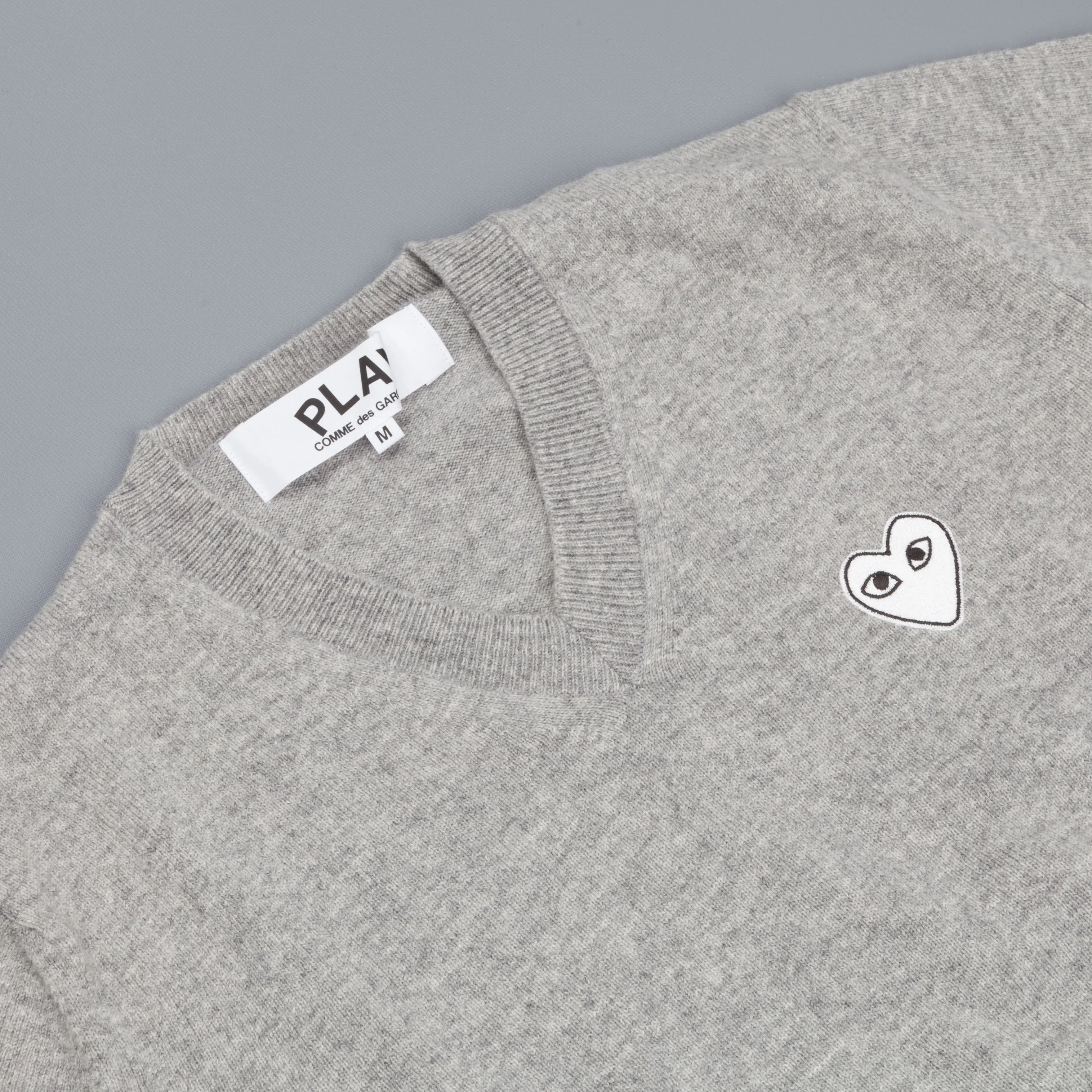 Comme des Garçons PLAY V-Neck Pullover Light Grey White Heart sold by Frans Boone product image thumbnail 3
