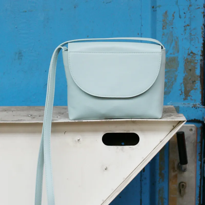 Minimalistische Schultertasche Mint sold by Alex Bender
