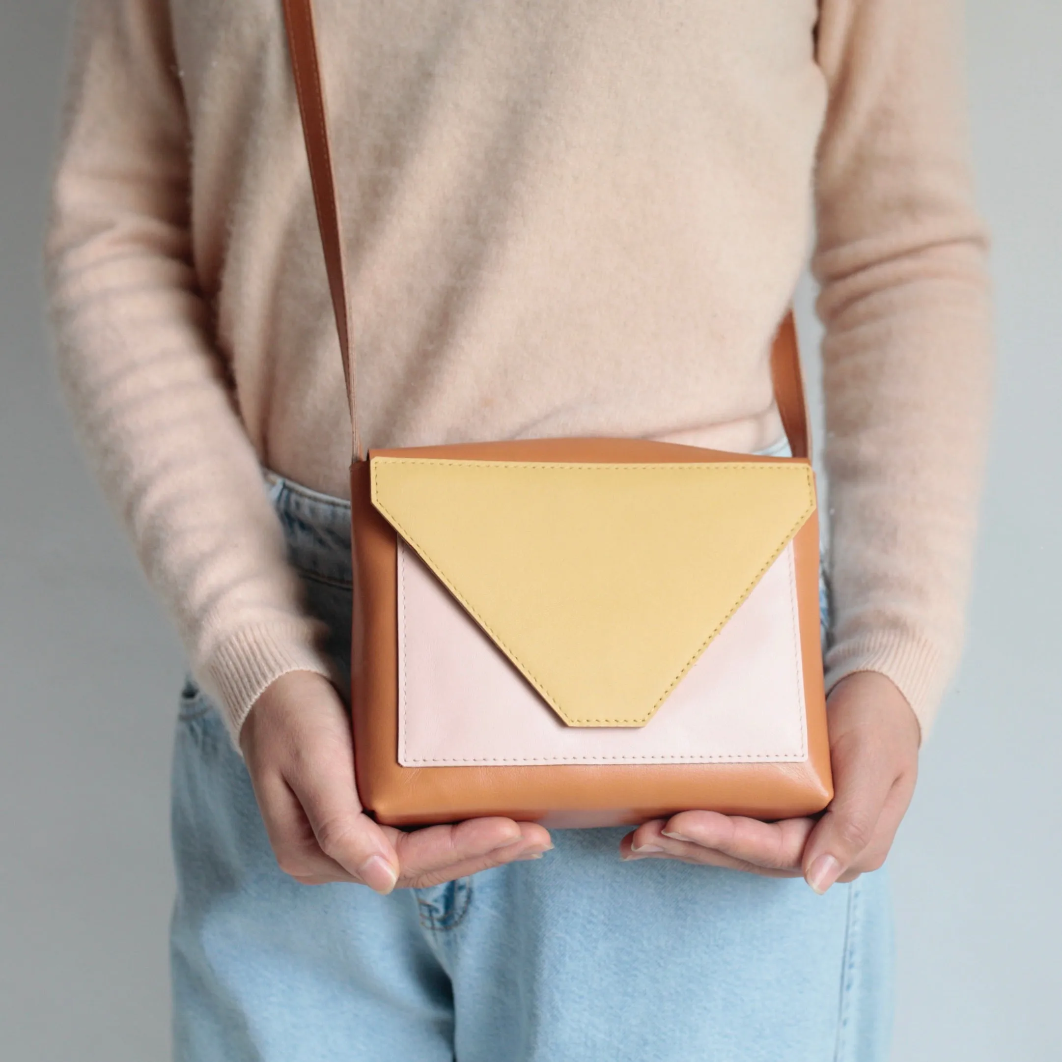 Kleine Handtasche 3TON Camel / Mais / Rose sold by Alex Bender