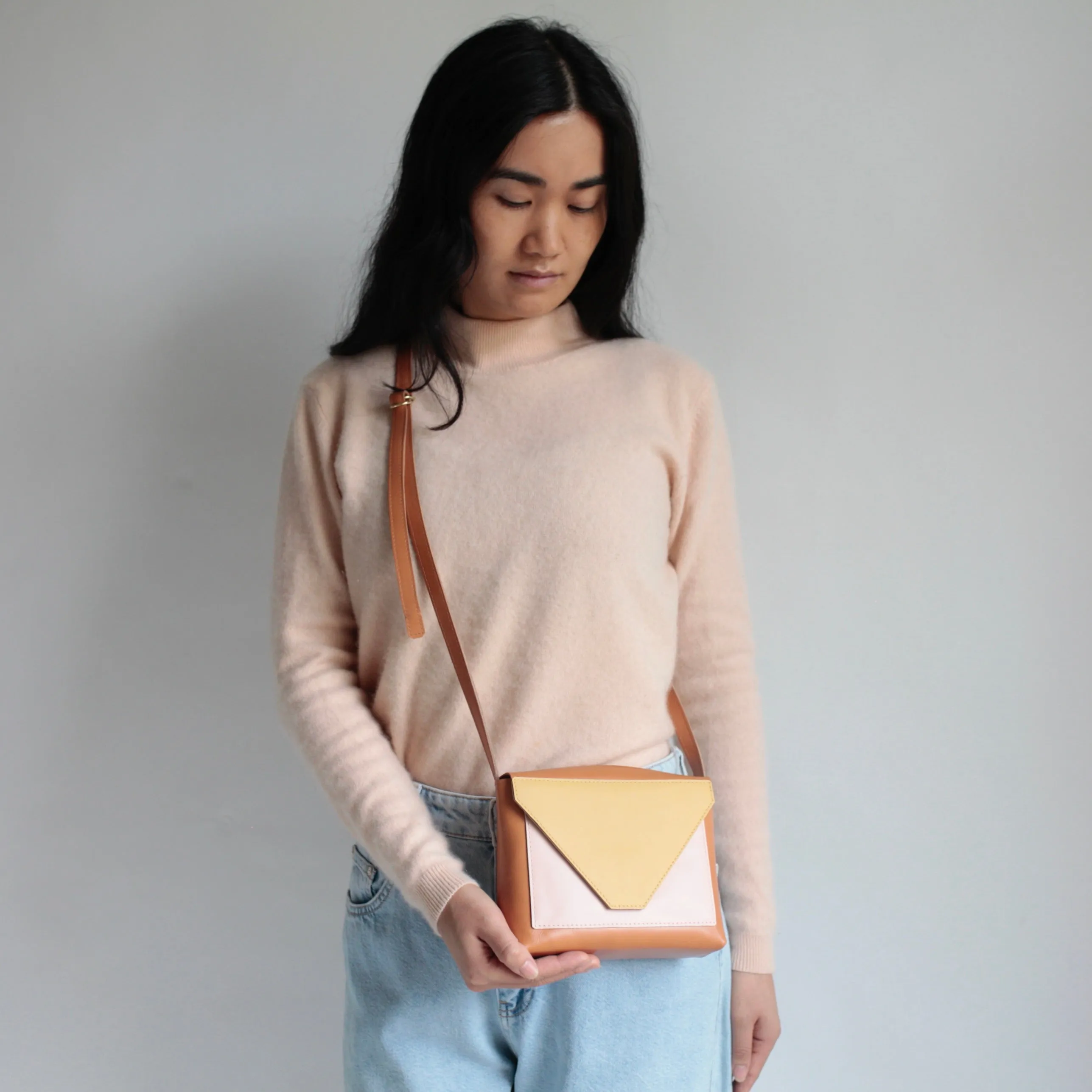 Kleine Handtasche 3TON Camel / Mais / Rose sold by Alex Bender product image thumbnail 3