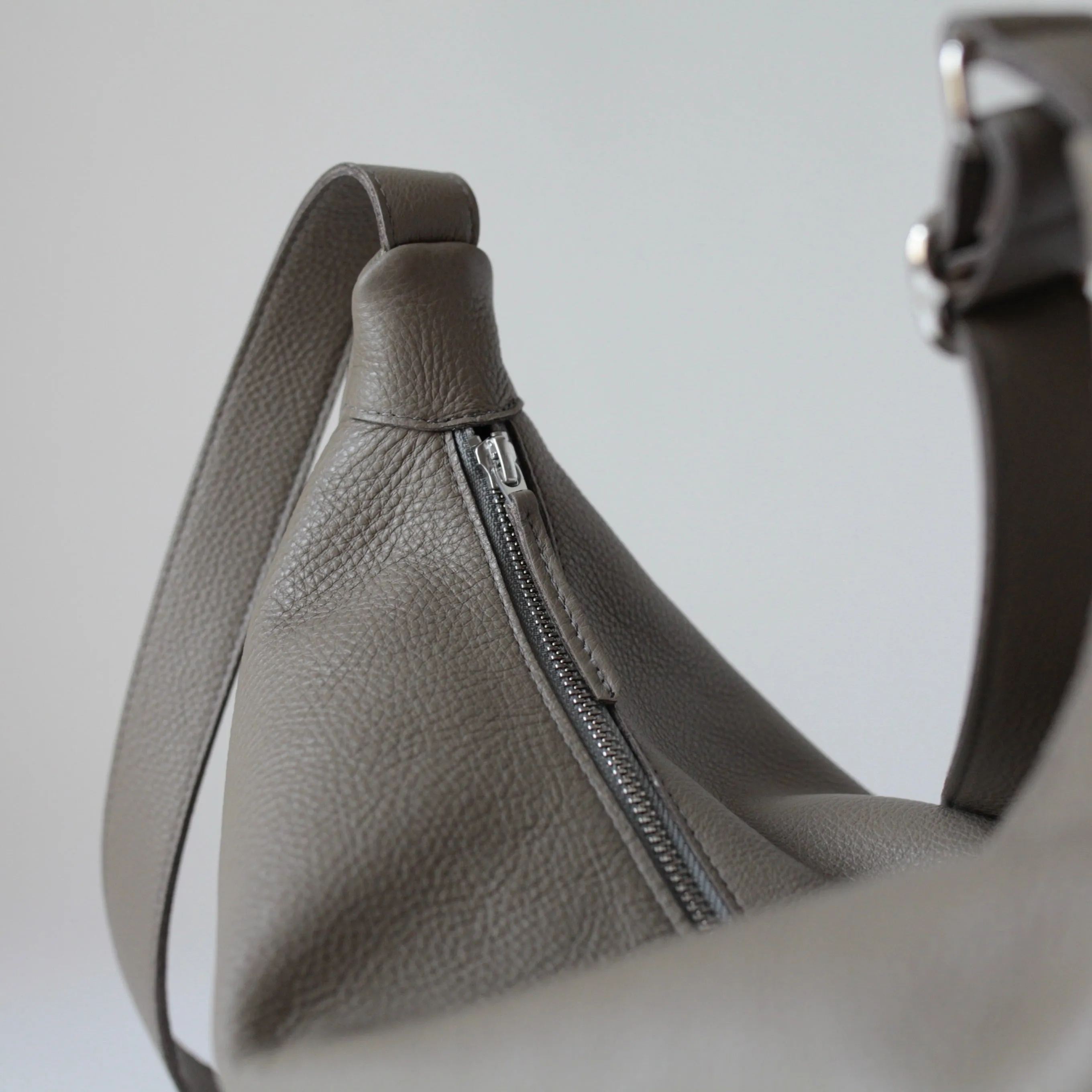 Lederbeutel POUCH Taupe sold by Alex Bender product image thumbnail 2