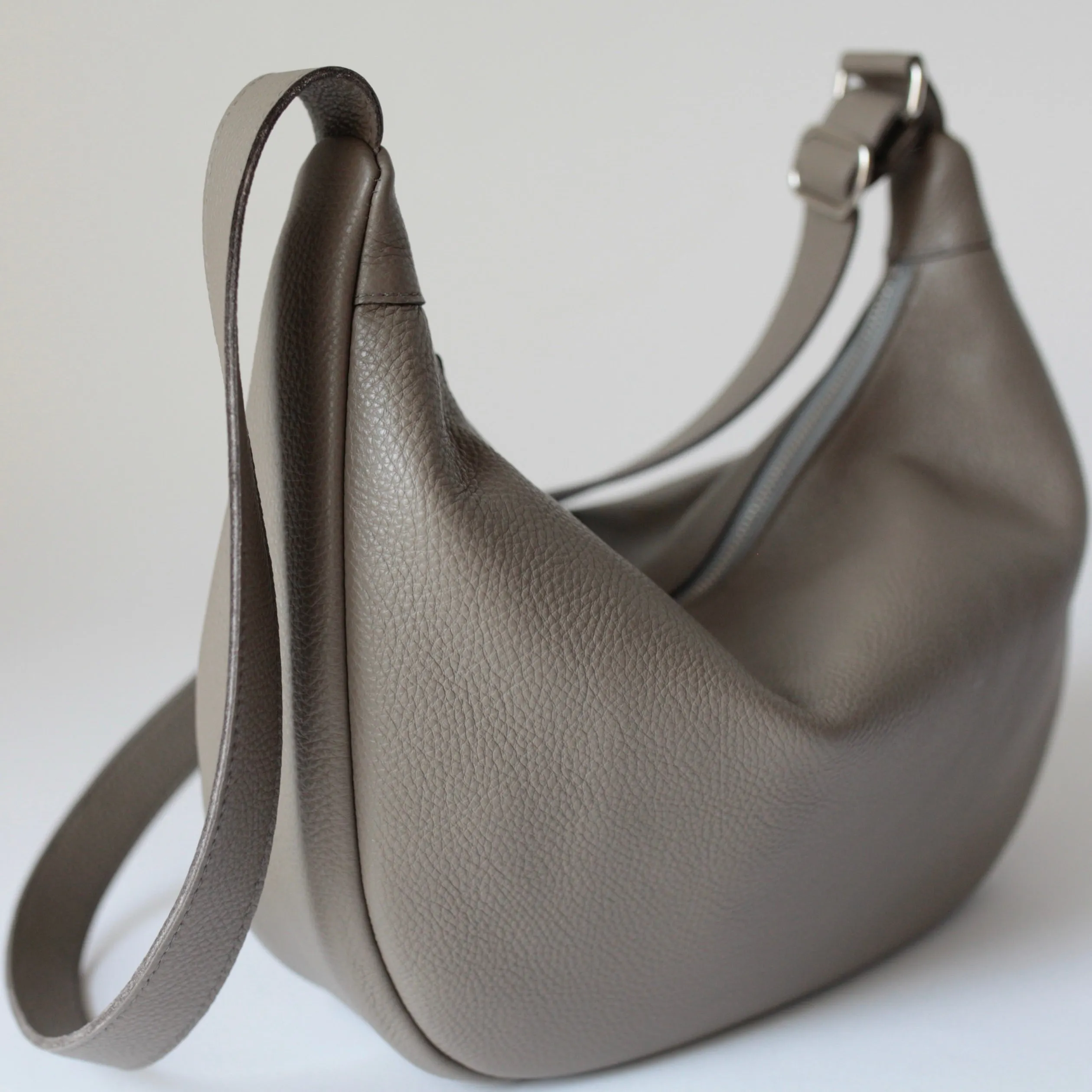Lederbeutel POUCH Taupe sold by Alex Bender product image thumbnail 4