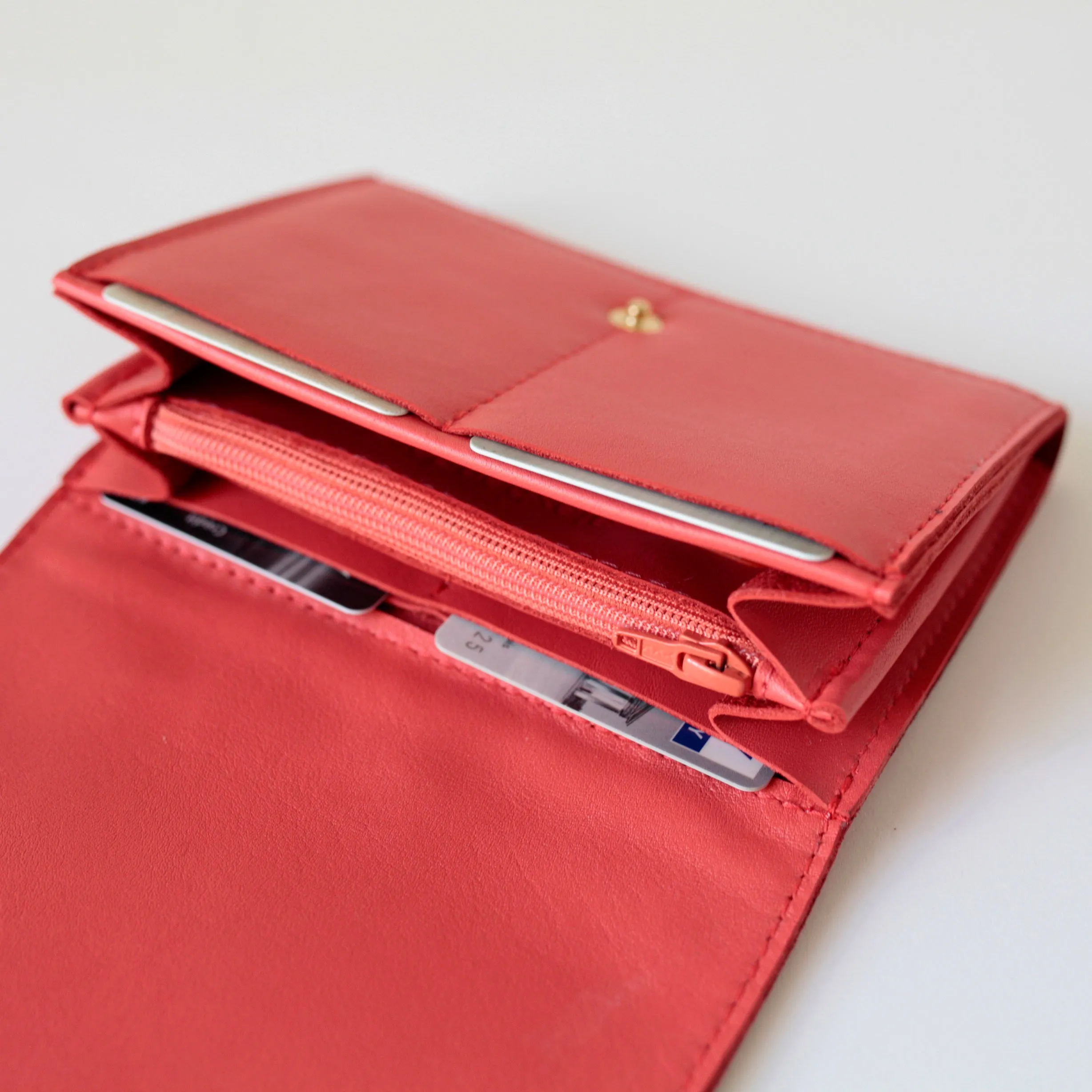 Clutch Portemonnaie mittlere Größe Erdbeere sold by Alex Bender product image thumbnail 2