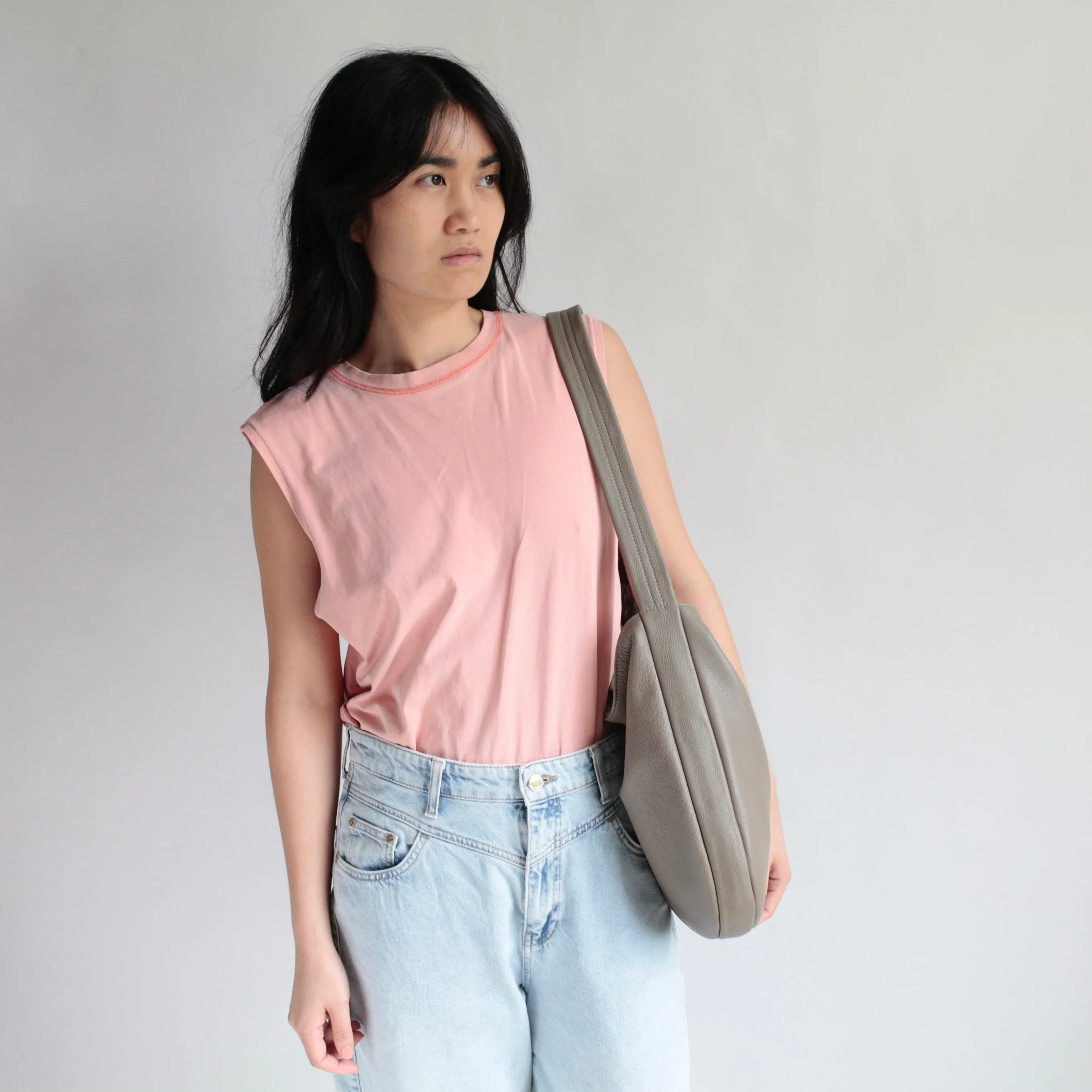 Lederbeutel Oval Taupe sold by Alex Bender product image thumbnail 2