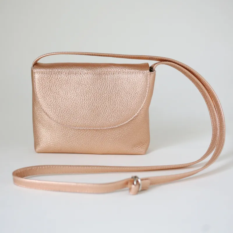 Minimalistische Schultertasche Kupferrose sold by Alex Bender