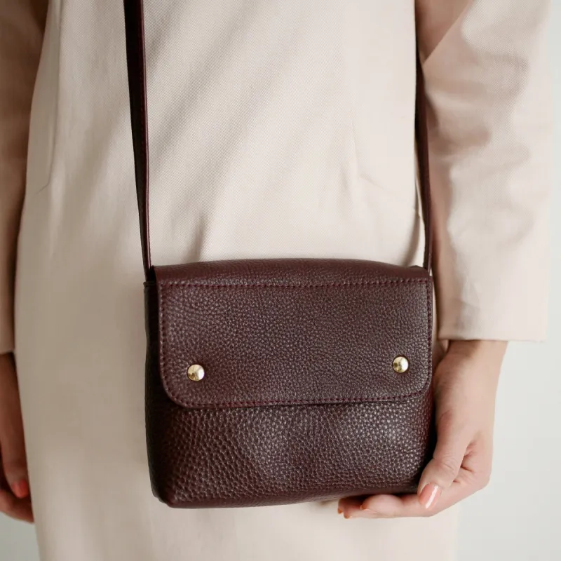 Minimalistische Schultertasche Bordeaux sold by Alex Bender