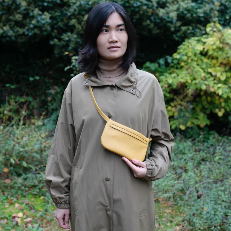 Kleine flache Gürteltasche Senfgelb sold by Alex Bender