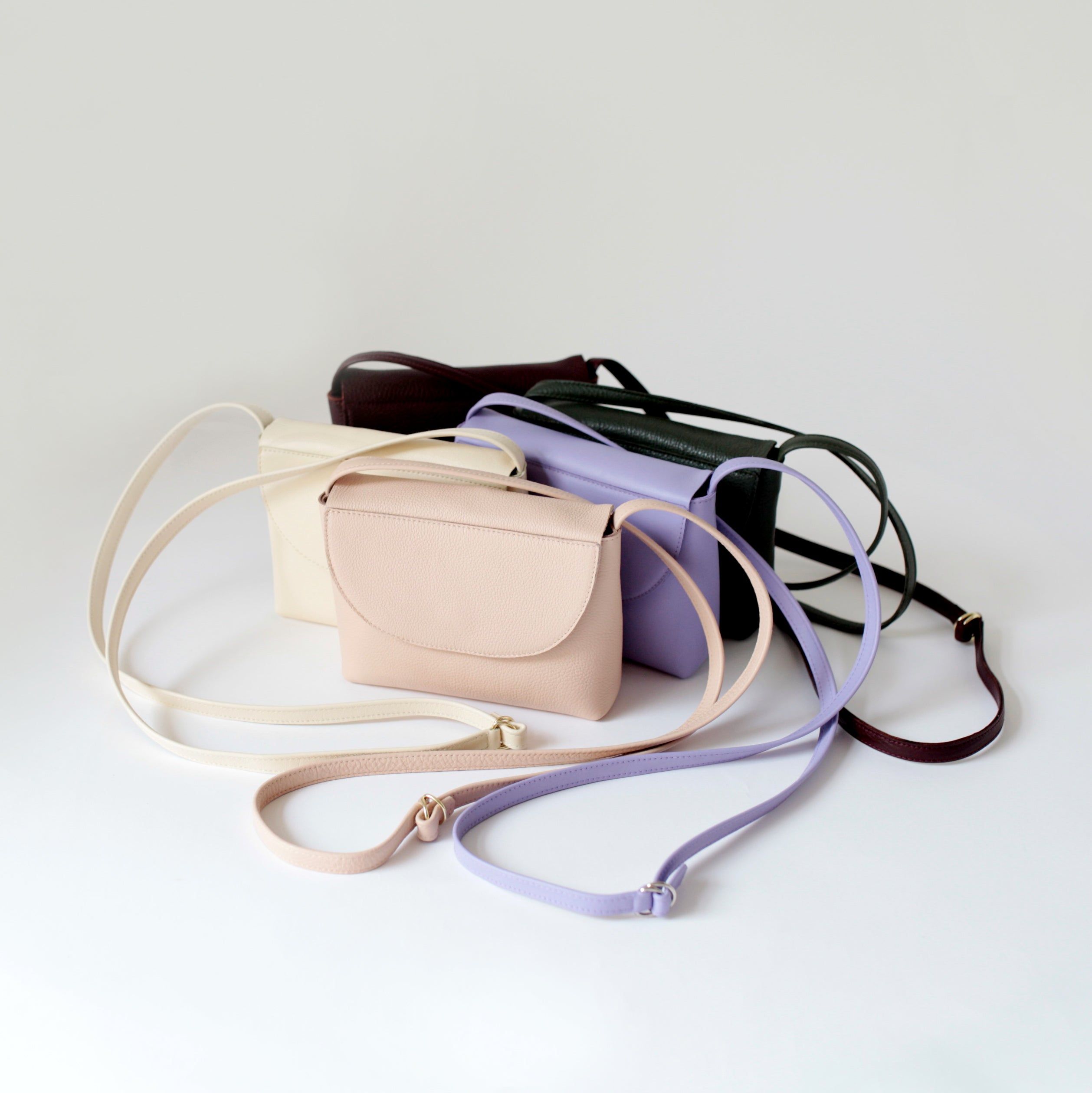 Minimalistische Schultertasche Nude sold by Alex Bender