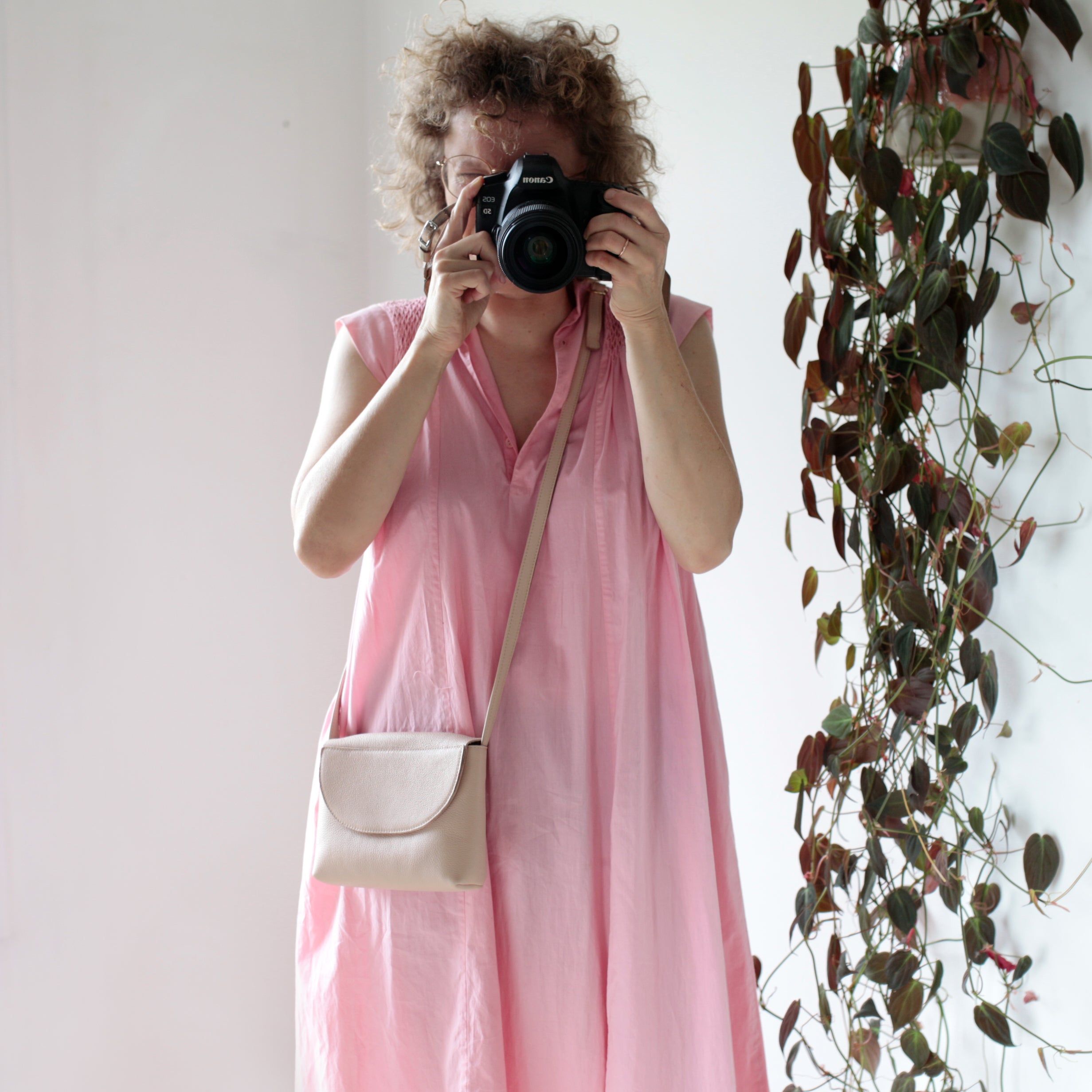 Minimalistische Schultertasche Nude sold by Alex Bender product image thumbnail 2