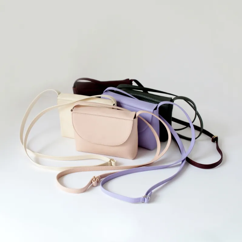 Minimalistische Schultertasche Nude sold by Alex Bender