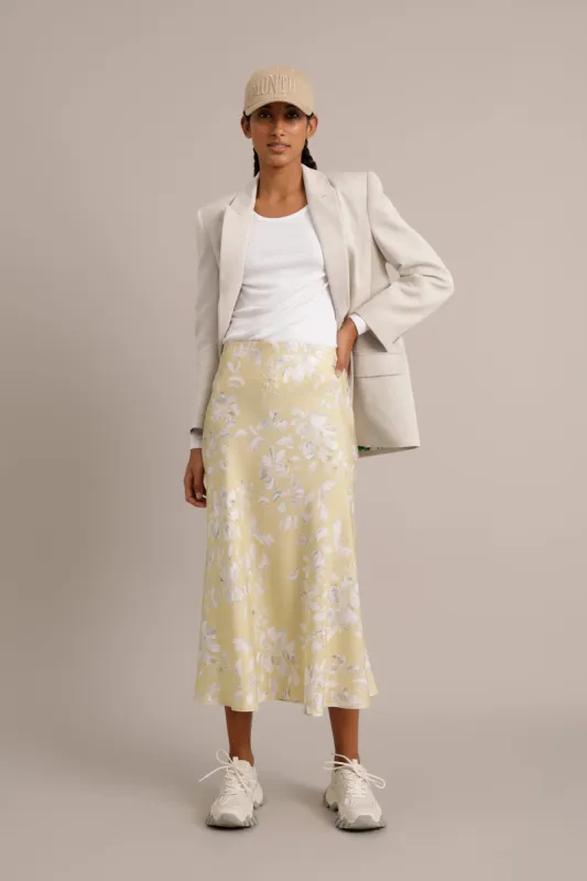 UNDER sold by Munthe