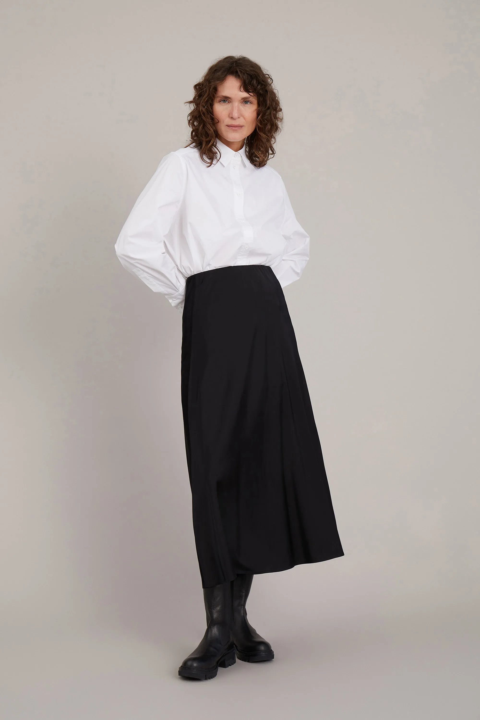 BABE - BLACK sold by Munthe
