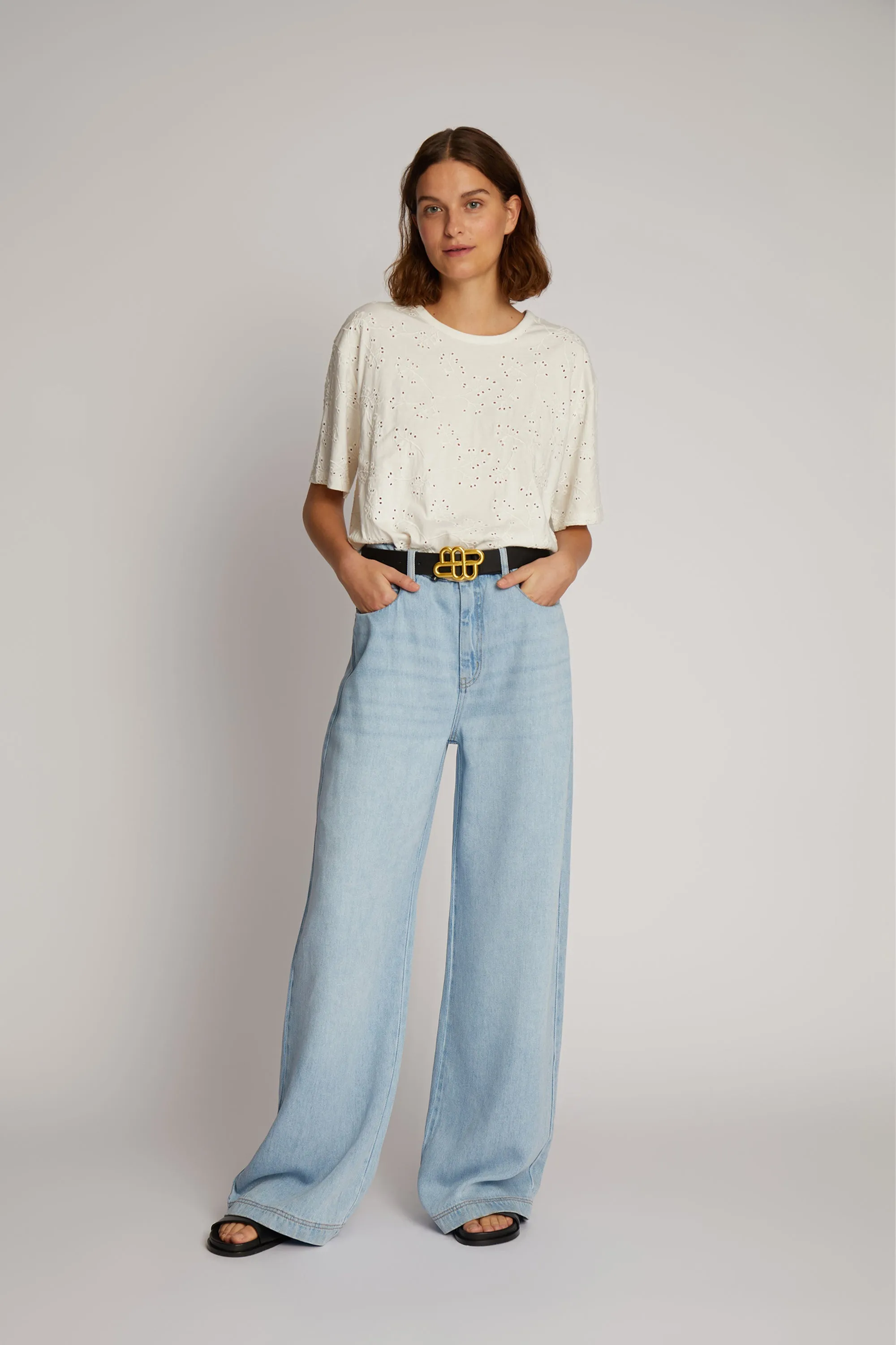 OAJI - WHITE sold by Munthe