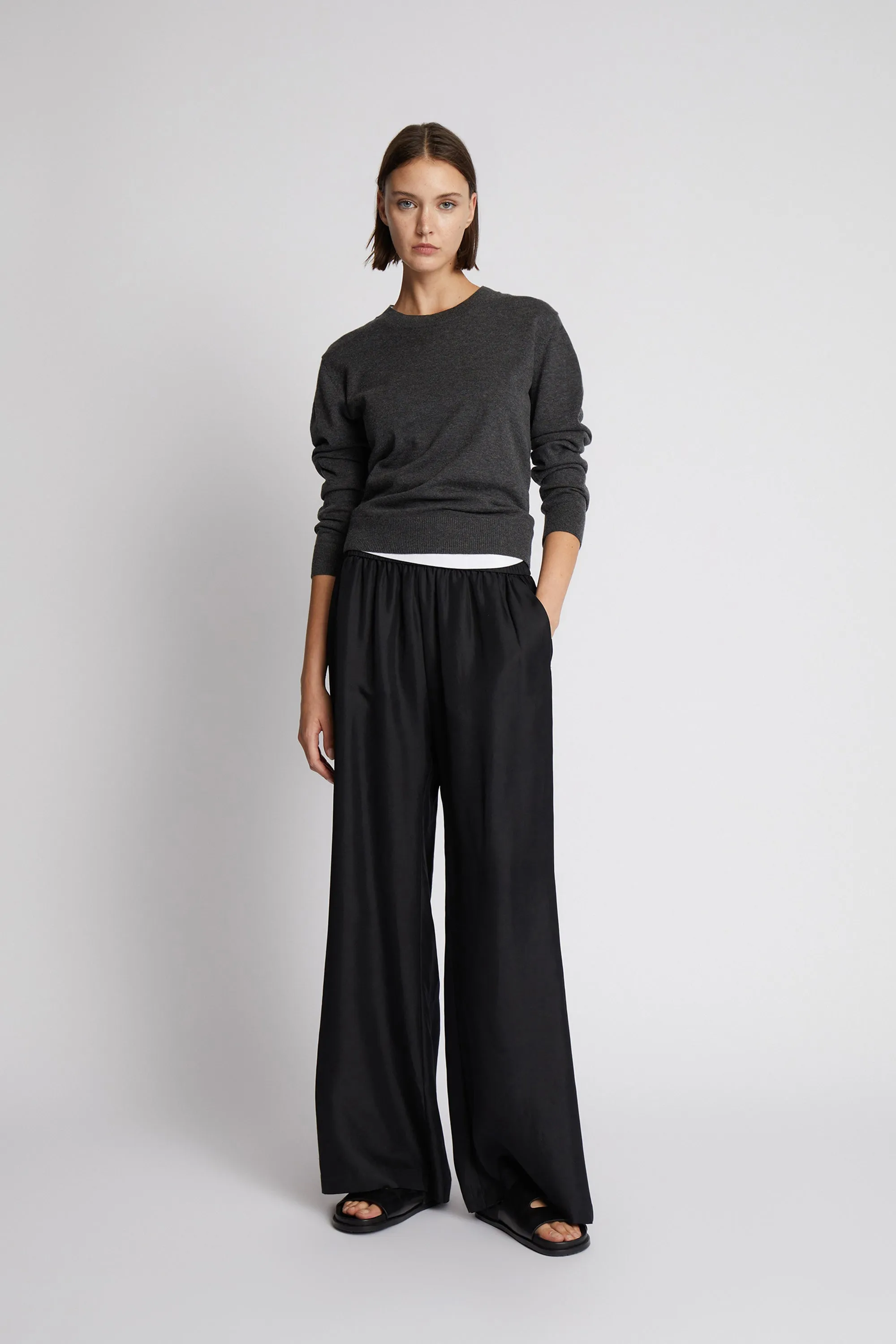 ARUM SILK - BLACK sold by Munthe