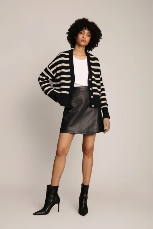 TUPPER - NAVY made by Munthe