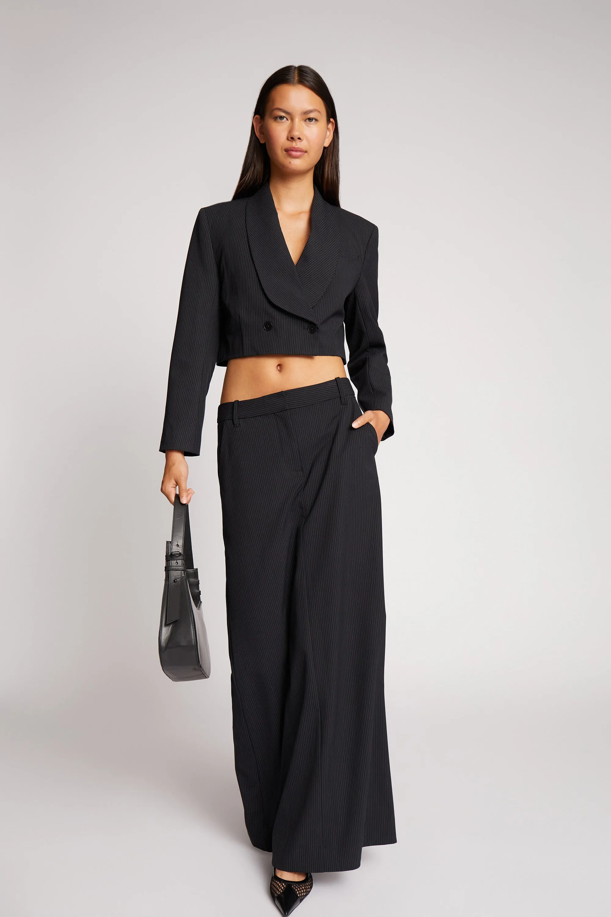 SUTTLE - BLACK sold by Munthe