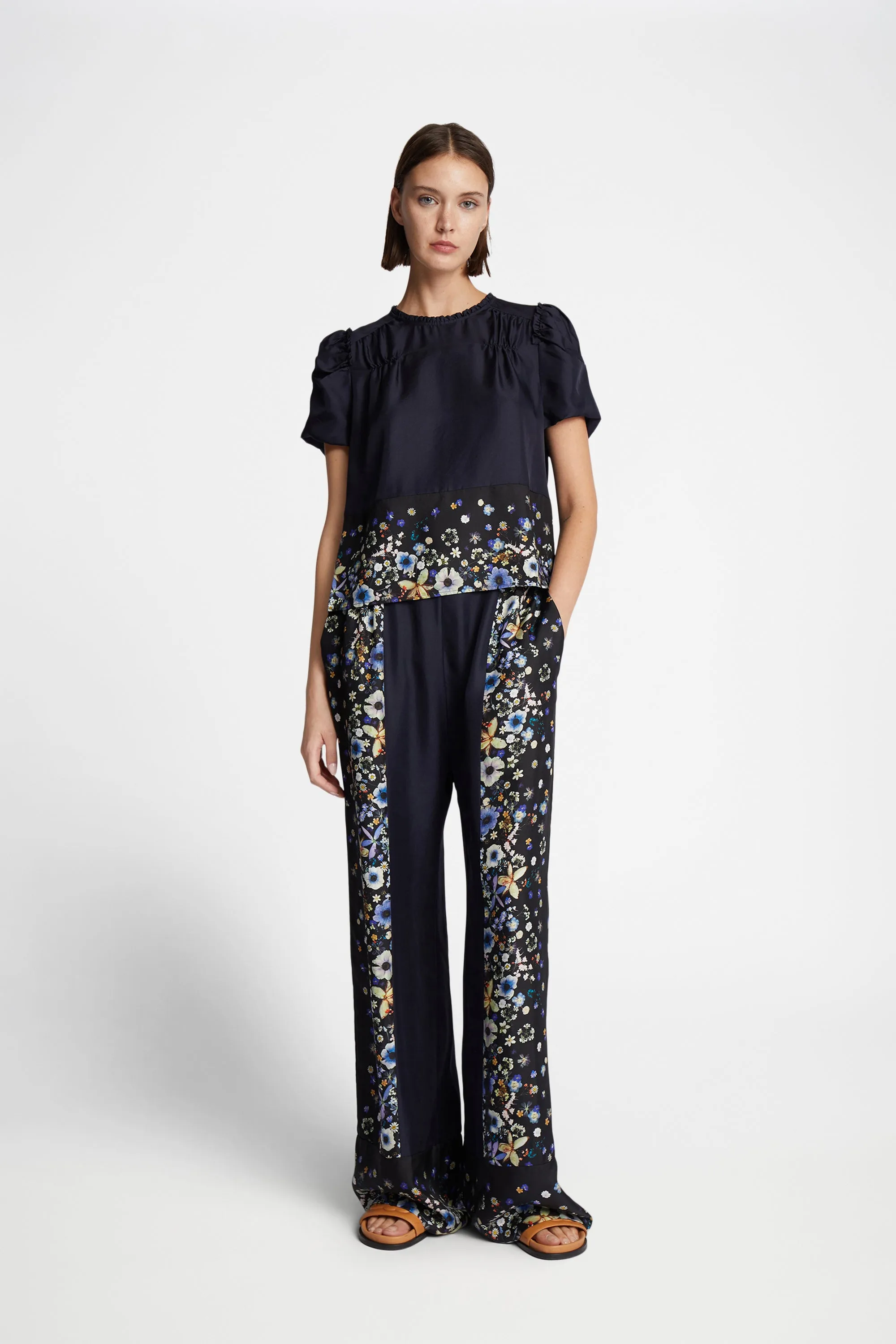 FAHSAI SILK - BLACK sold by Munthe