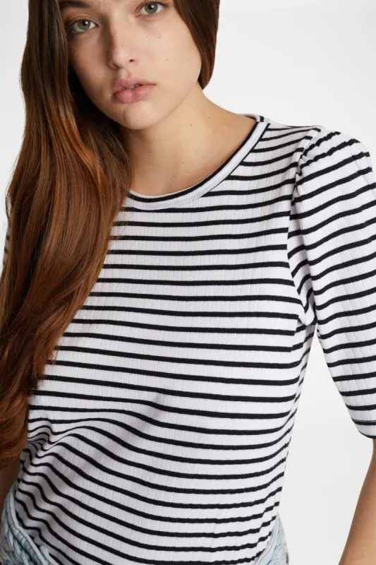 JIKOLAZ - BLACK sold by Munthe