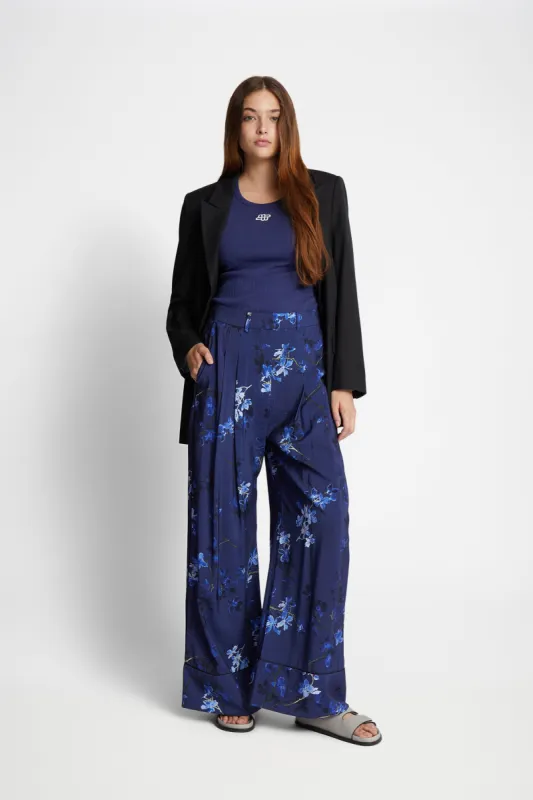 FAICUS - NAVY sold by Munthe