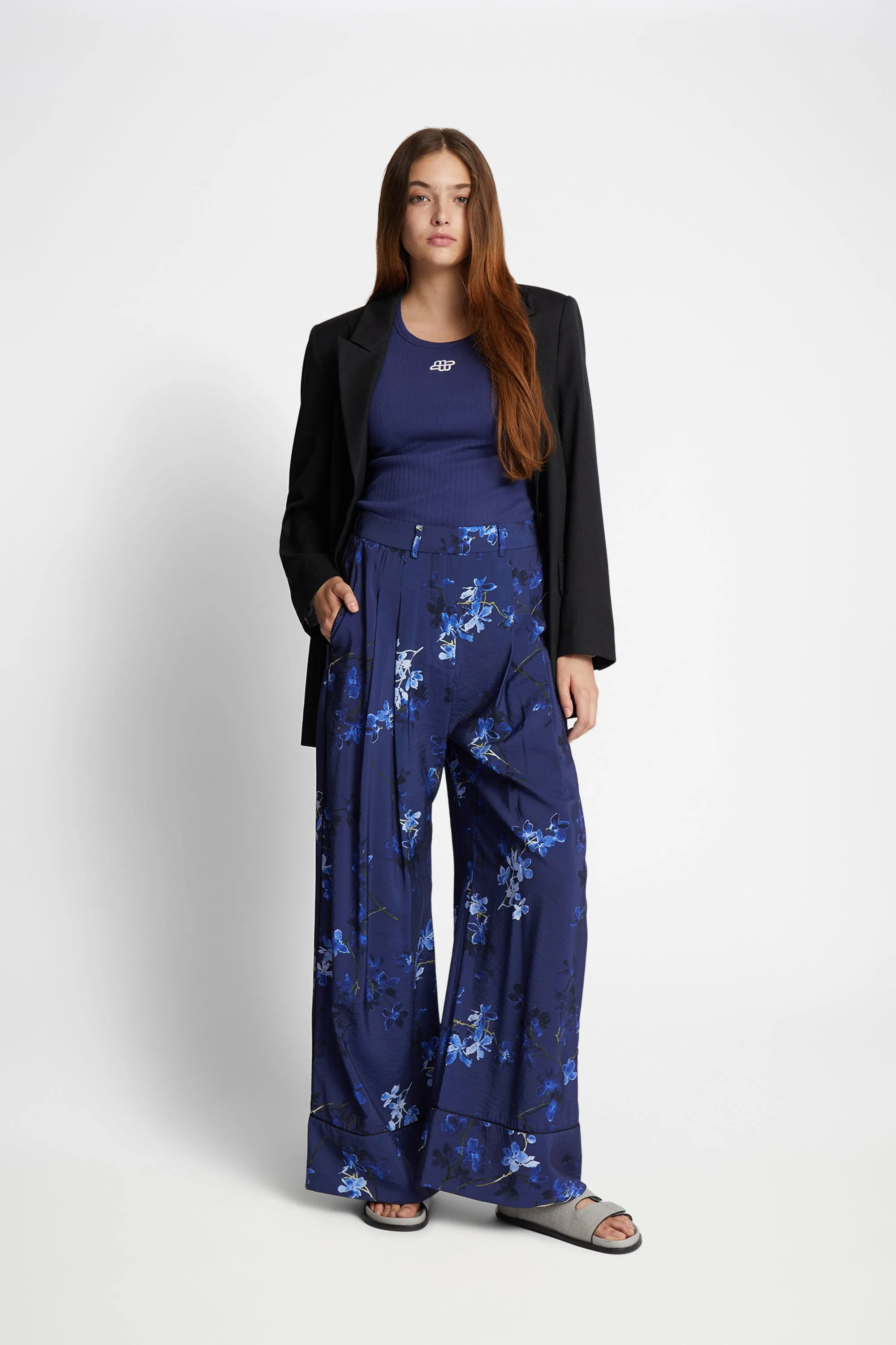 FAICUS - NAVY sold by Munthe