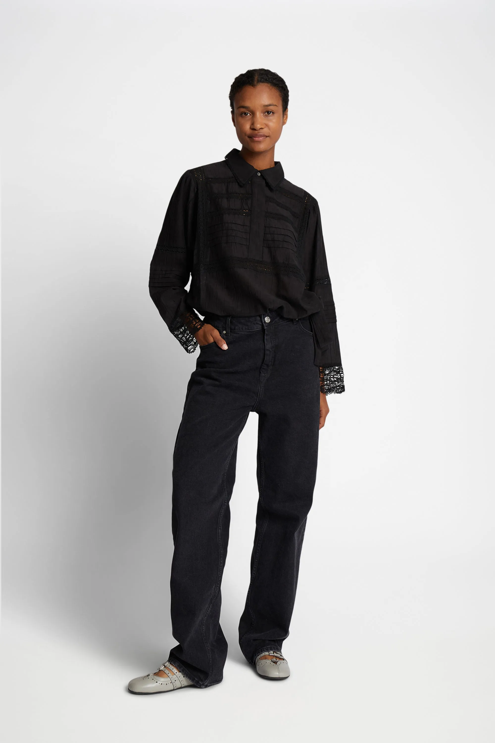 FERDIE - BLACK sold by Munthe