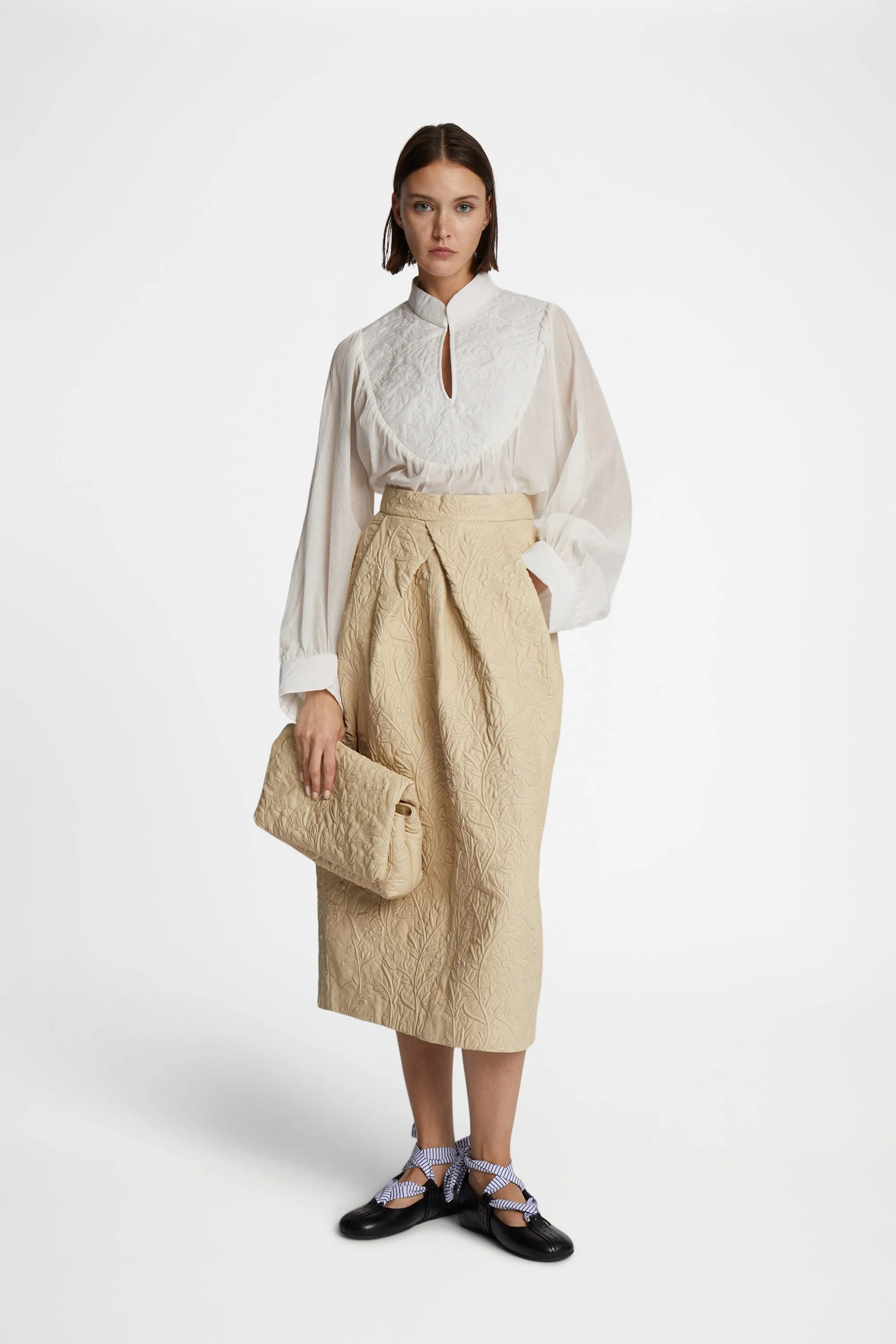 FRANTZ - IVORY sold by Munthe