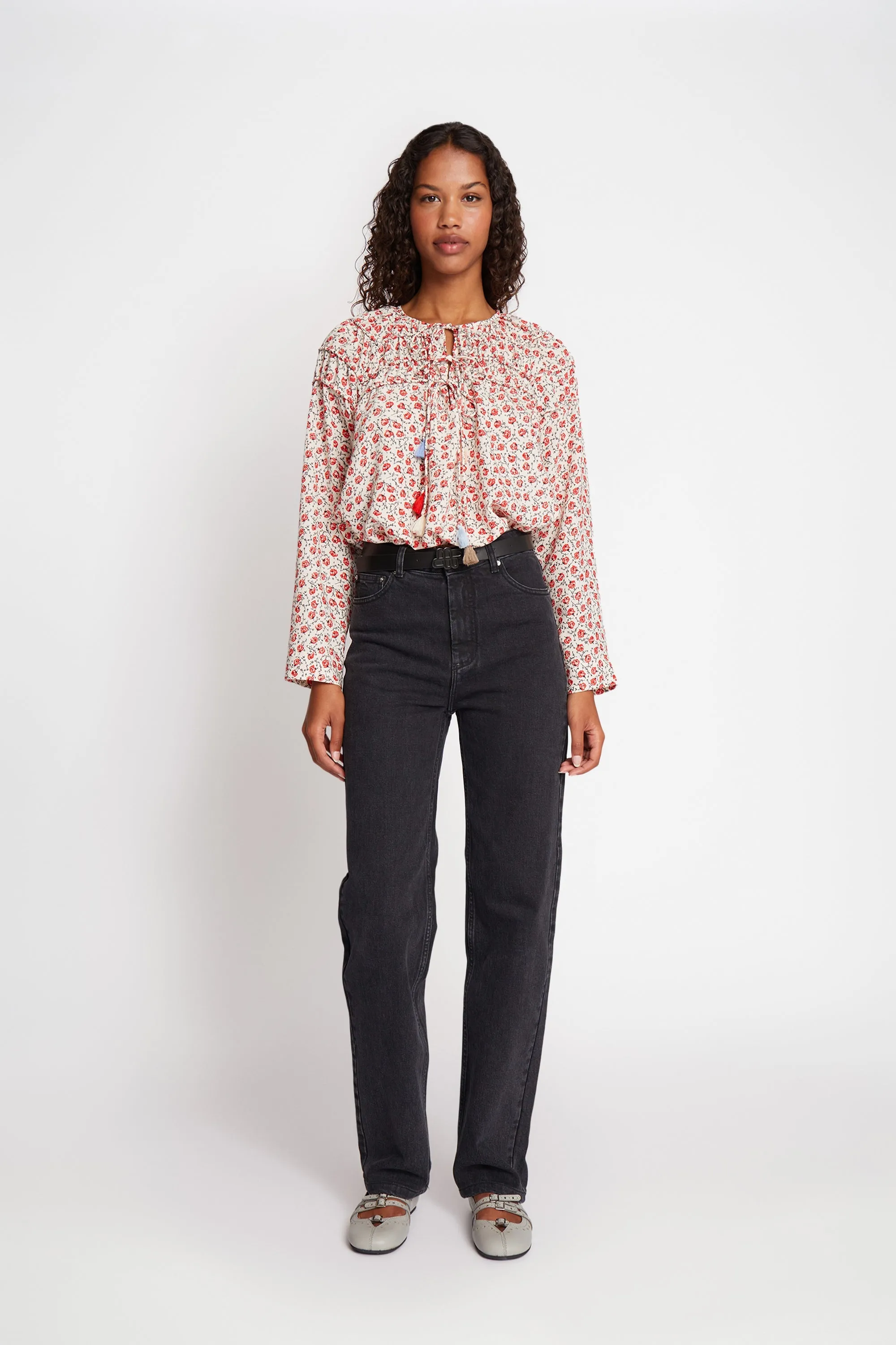 UZZA - RED sold by Munthe