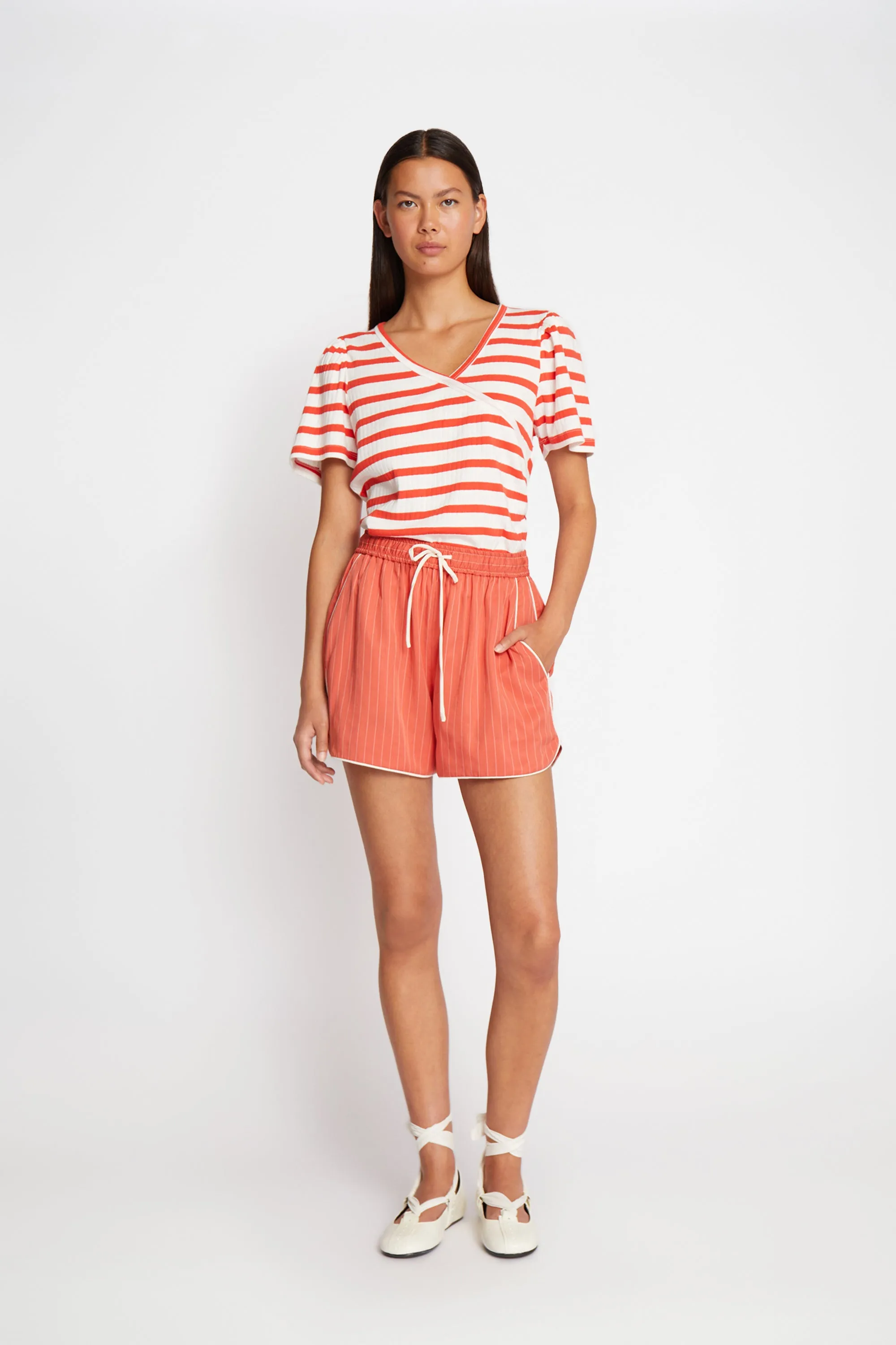 UTE - RED sold by Munthe