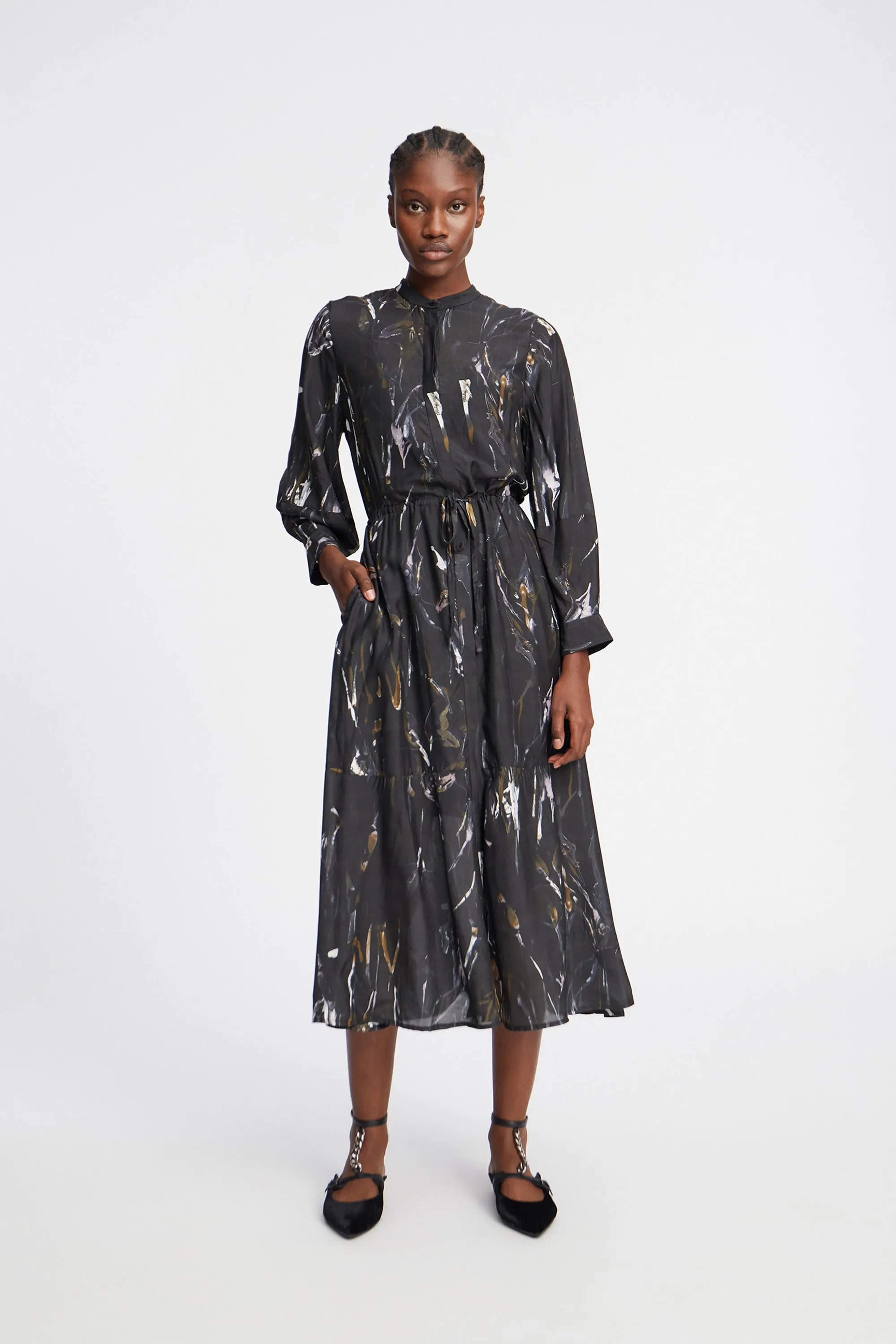PORTLAND - BLACK sold by Munthe